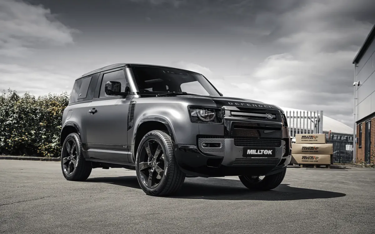 Land Rover Defender 90 5.0 V8 - Black Resonated Cat-Back Valved