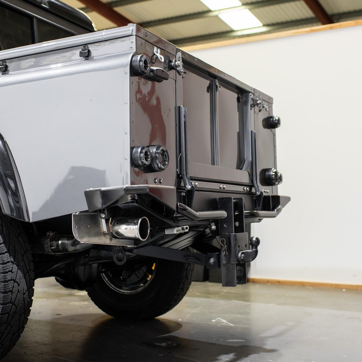 Land Rover Defender (L316) Rear Step Divide | 31612206